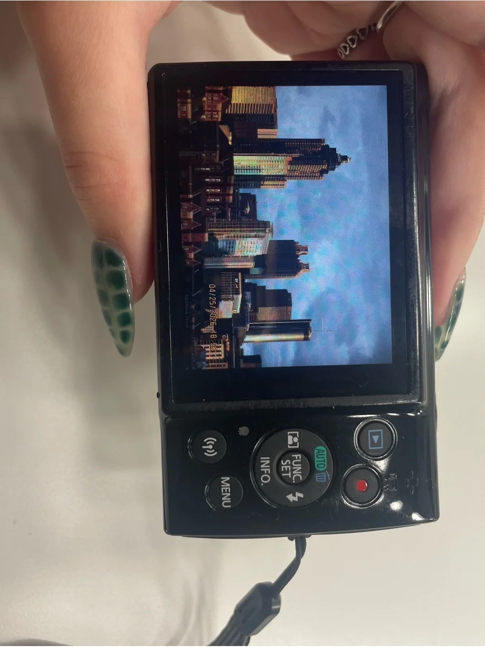 Canon PowerShot ELPH 190 IS Digital Camera